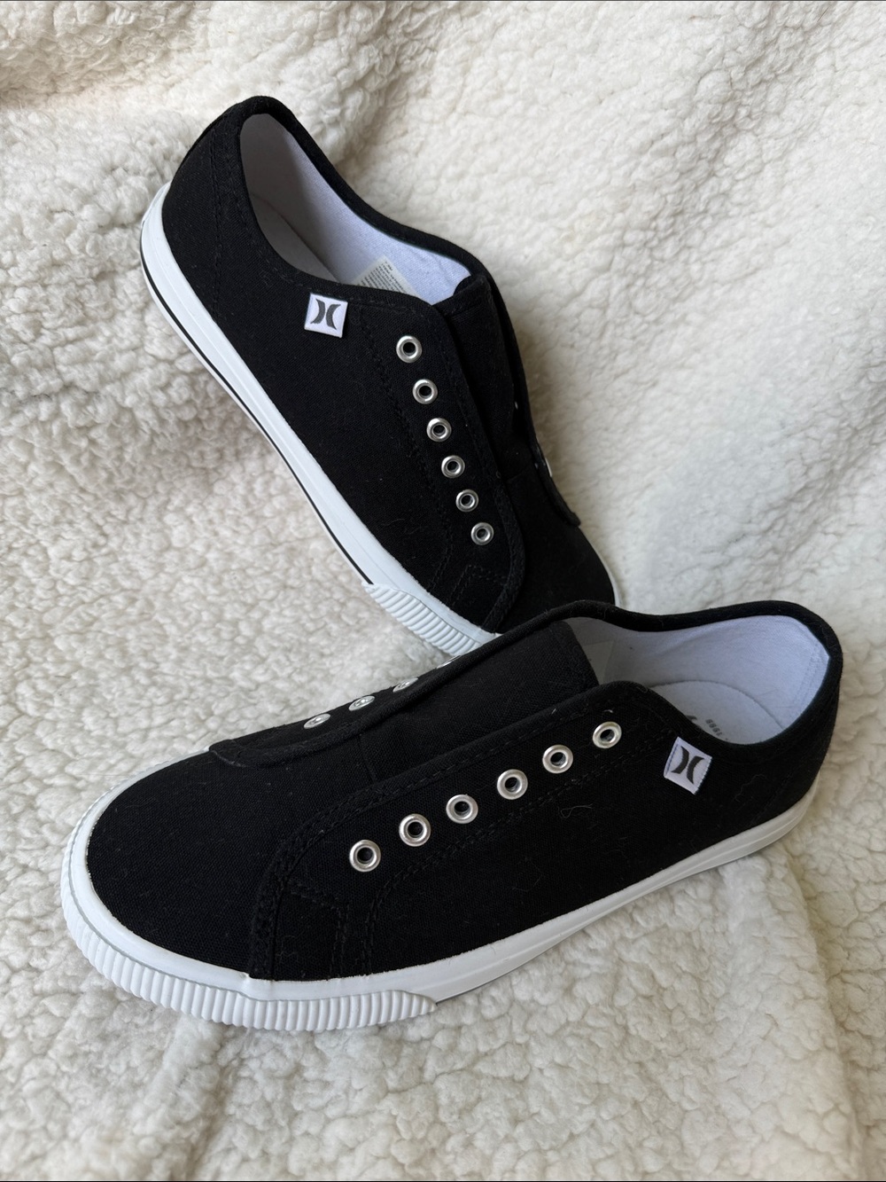 BRAND NEW BLACK & WHiTE LACE-LESS HURLEY SLiDE-ON SNEAKER SHOES